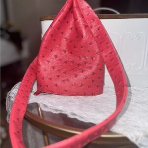 Unique faux ostrich Red pyramid bag with zipper closure